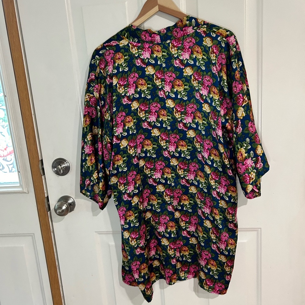 Victoria’s Secret Gold Label Robe Silk Floral No Belt Button Pockets One Size - Picture 3 of 8
